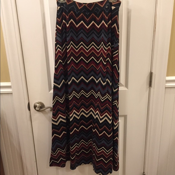 Chevron maxi skirt. Small. Versona. - Picture 1 of 6